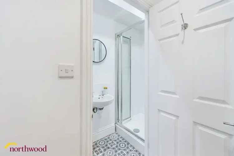 Double Bedroom with Ensuite Shower Room - Single Occupancy