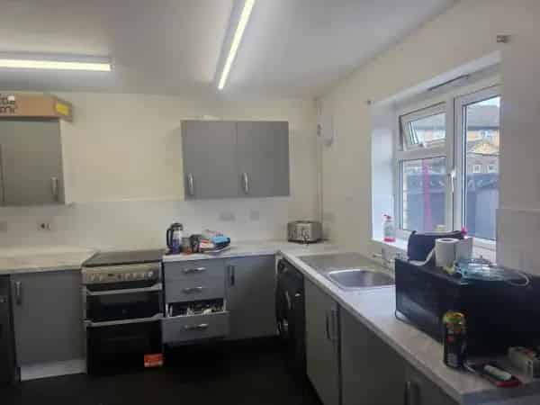 2 Bed House Near Schools Shops and Bus Route