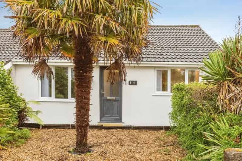 2 Bedroom Bungalow Morriston - Newly Renovated