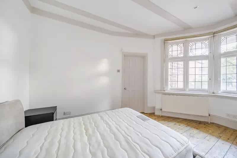 Two Double Bedroom Garden Flat Chain Free