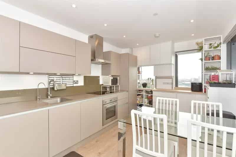 2 Bedroom Apartment for Sale in Stratford