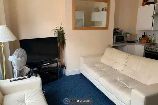 Semi Detached House To Rent Bristol BS3