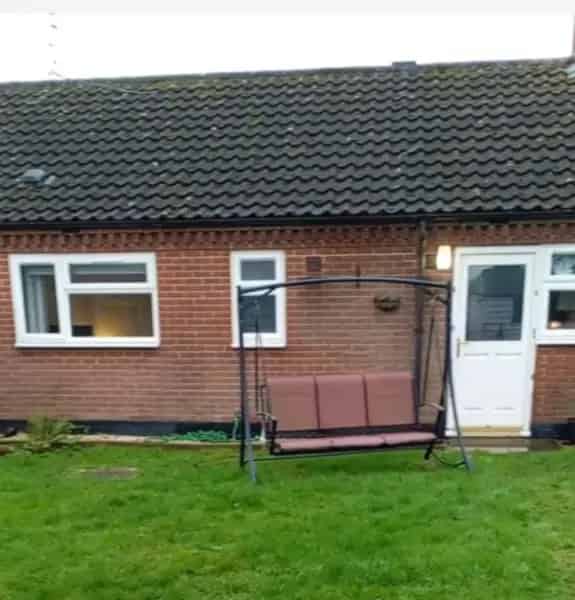 2 Bed Bungalow Near Norwich  - Nature Views & Parking