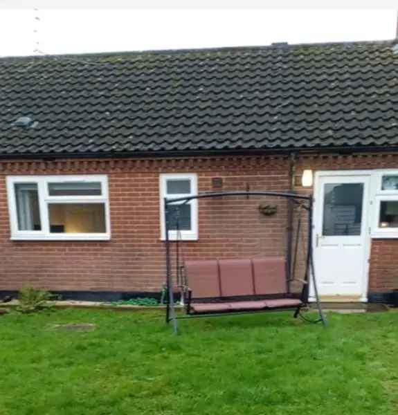 2 Bed Bungalow Near Norwich  - Nature Views & Parking