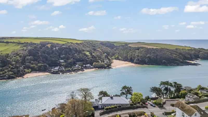 2 Bed House for Sale in Salcombe with Estuary Views