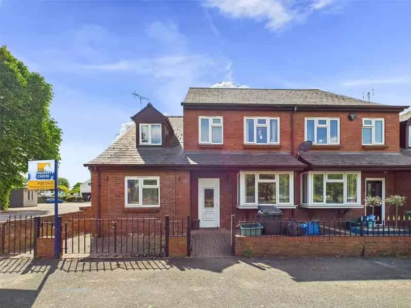 6 bedroom semi-detached house for sale