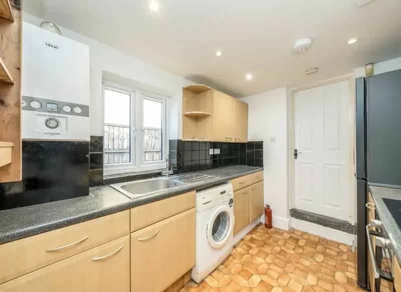 Four Double Bedroom House HMO Near Forest Hill Station
