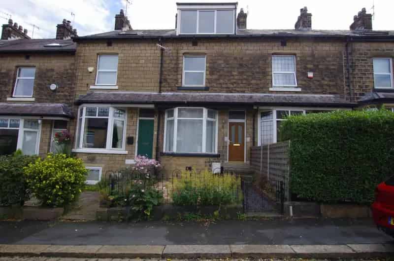4 Bedroom Terrace House to Rent Near Schools