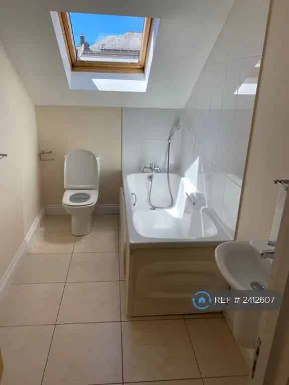 2 Bedroom Flat in Boscombe Near Beach and Shops
