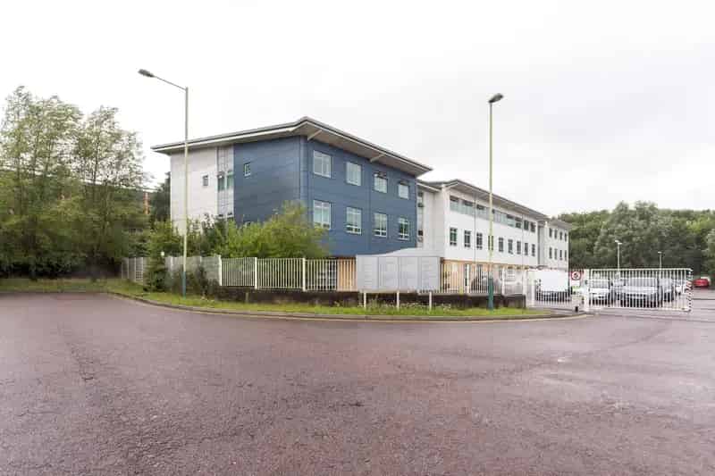 Commercial property For Rent , Swindon, England
