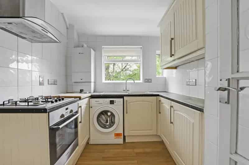 2 Double Bedroom Flat House to Rent in 1930s Mansion Block