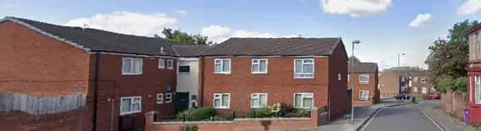 2 Bed Flat Kirkdale Ground Floor Furnished