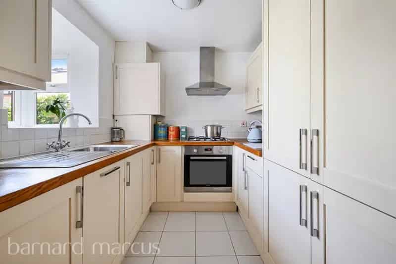 Spacious Family Home near Southfields Underground