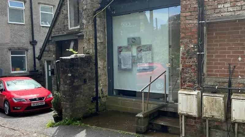 Commercial property For Rent , 2-3, The Quadrant, High Peak, England