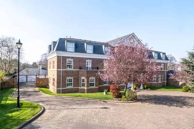 2 Bedroom Apartment for Sale in Gated Development for Over 55s
