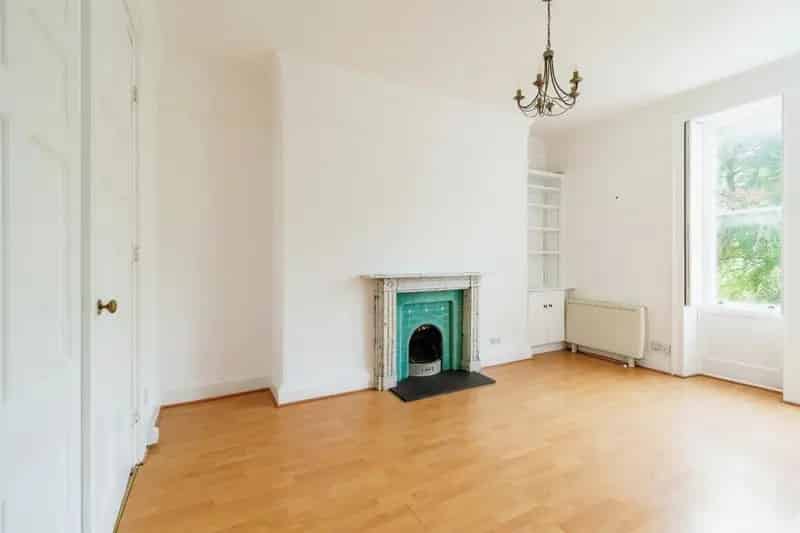 1 Double Bedroom Apartment St James Square  Georgian Townhouse