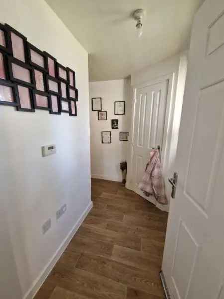 Flat For Rent in Dover, England