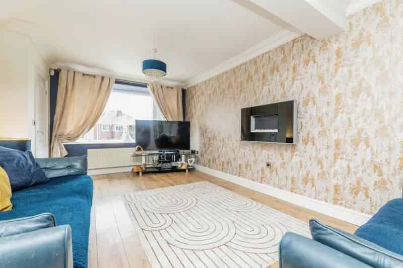 Spacious 4-Bed Family Home with Large Garden and Garage