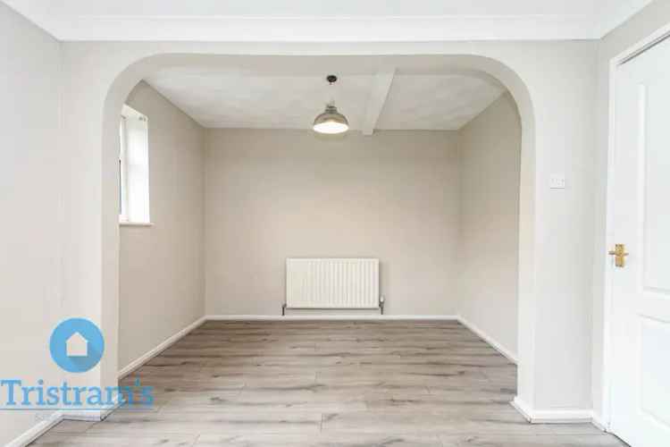 3 Bedroom End Terrace House For Rent