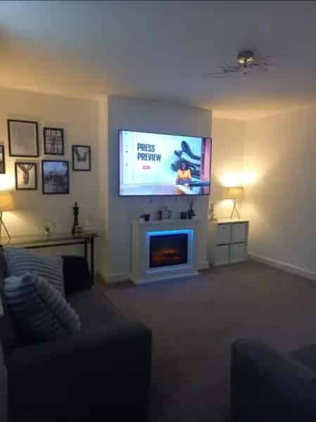 Large 2 Bed House in Stone New Kitchen and Bathroom