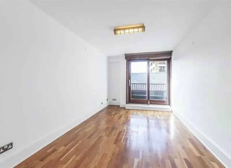 2 Bed 2 Bath Warehouse Conversion Wapping River Thames Views