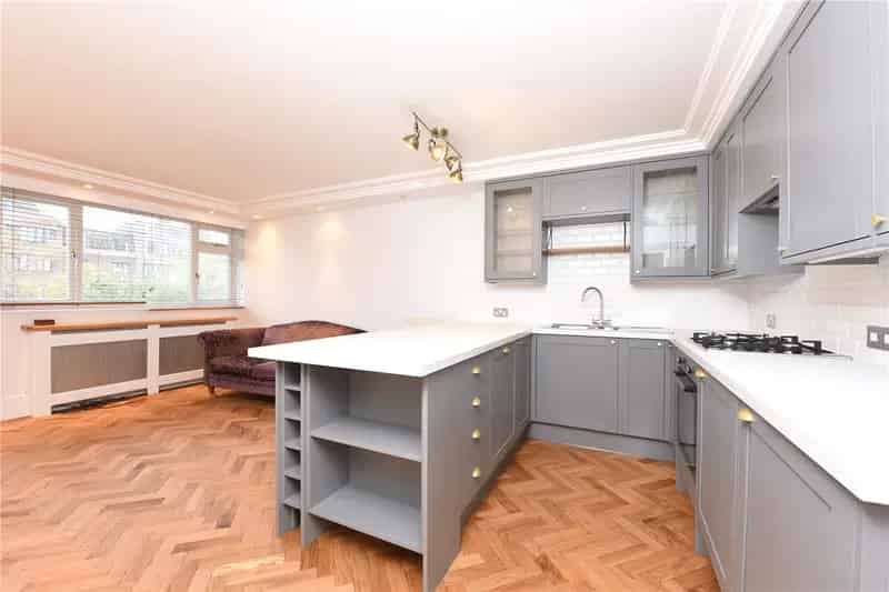 2 Bedroom Flat Putney  Off Street Parking Newly Refurbished