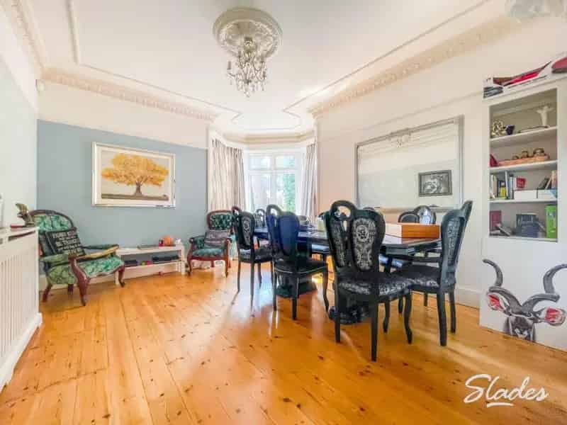 4 Bedroom Detached House For Rent - Queens Park
