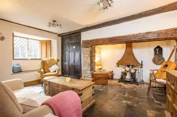 Grade II Listed Thatch Cottage Byfield