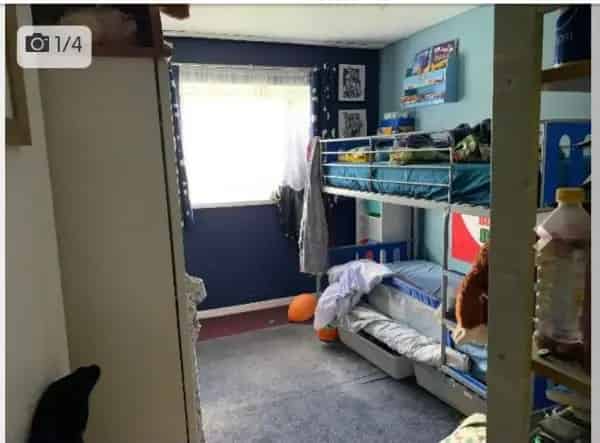 2 Bedroom Flat Newly Decorated Near Schools and Tesco