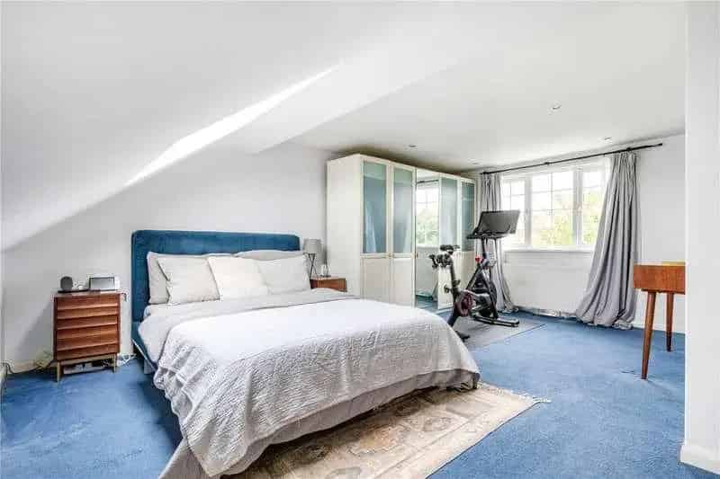 4 bed house for sale