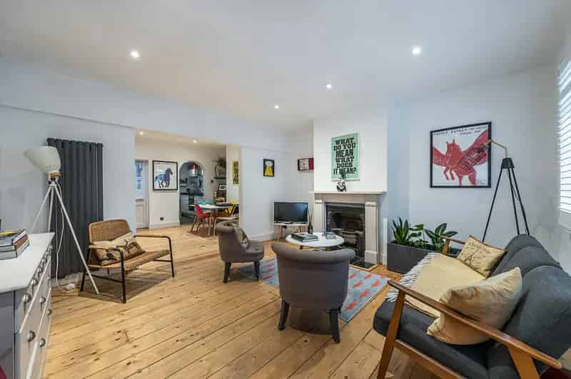 2 Bedroom Victorian House for Sale Near Clapham Common
