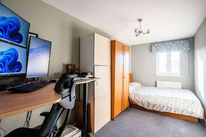 2 Bed Flat for Sale Overlooking Regent's Canal