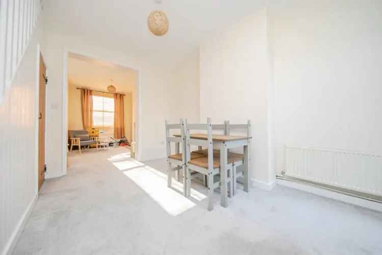 3 Bedroom House in Sudbury with Garden and Meadow Views