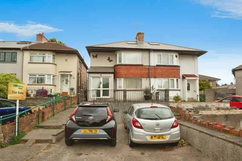 3 Bedroom Semi Detached House Extended Family Home