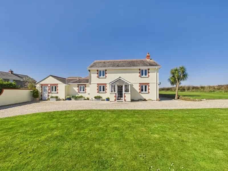 5 Bedroom Detached House with Annexe Near Veryan Trewartha