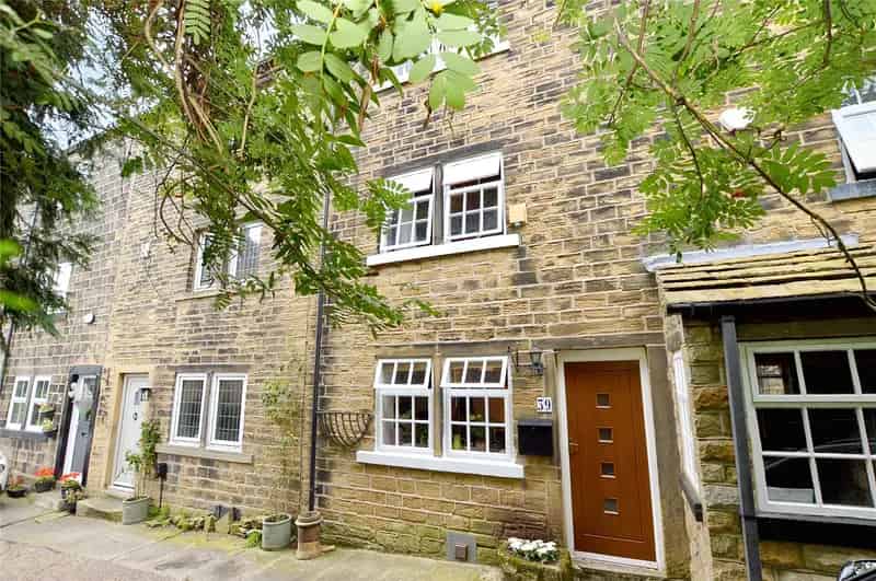 Charming 4 Bedroom Terraced House in Calverley