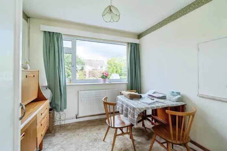 3 Bed Semi Detached House with Garage and Garden