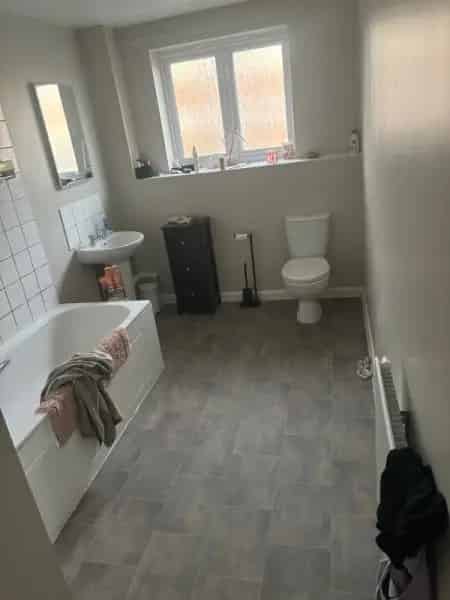3 Bed Maisonette Off Street Parking