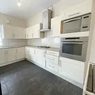 3 Bedroom End Terrace House Manchester