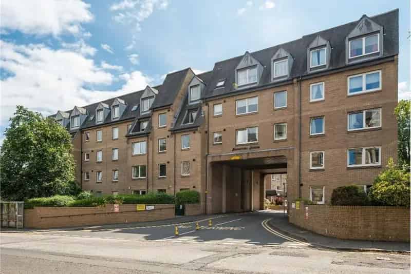 1 Bed Flat - First Floor with 1 Reception Room