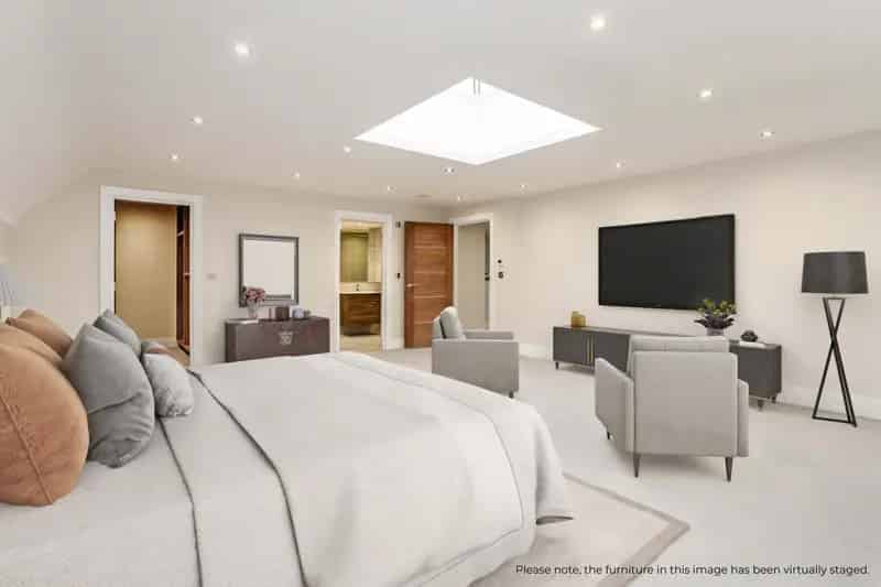 2 Bed Ground Floor Apartment Kingswood Available Now