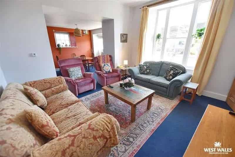 4 Bed Detached House For Sale in Jameston