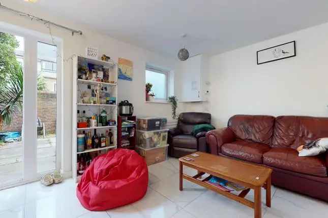 4 Bedroom Townhouse to Rent in London E14