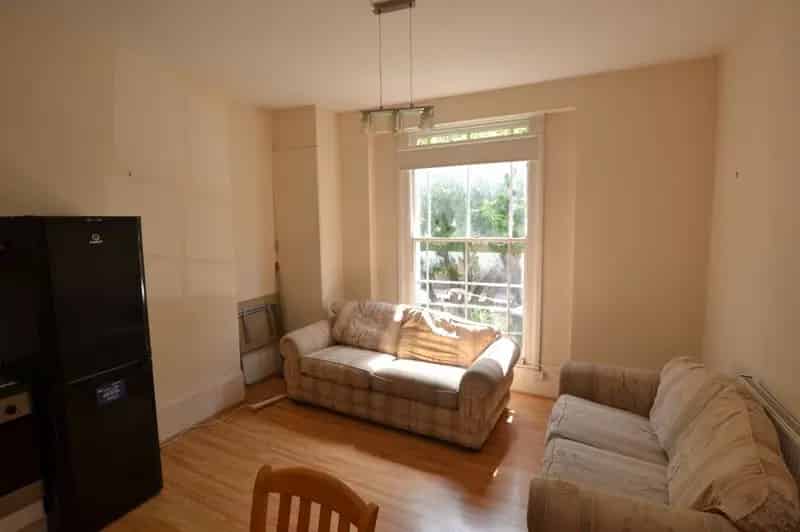 3 Bedroom Flat to Rent Near Oval Kennington Stations