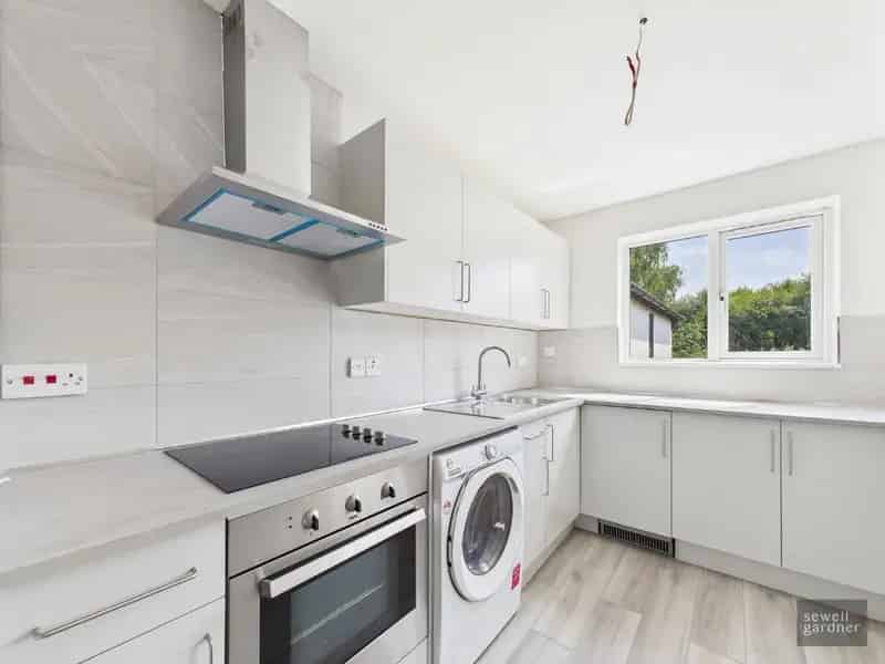 2 Bed Flat for Sale - Newly Renovated with Stunning Views