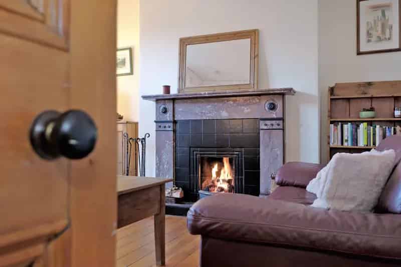3 Bedroom West End Flat Period Features Spacious Garden