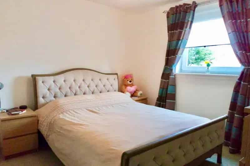 2 Bed Furnished Flat in Stepps Near Glasgow City Centre
