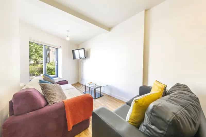 6 Bedroom Clifton Apartment - Student Accommodation - Available July