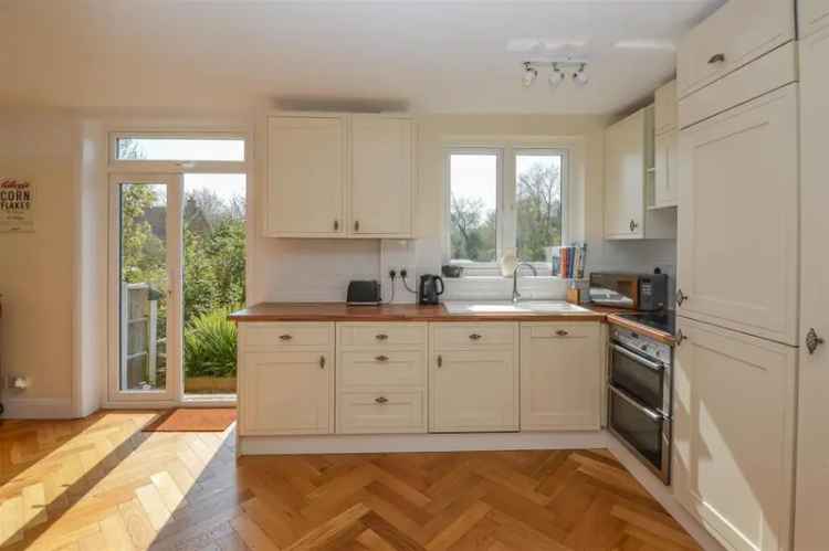 3 Bedroom Semi-Detached House for Sale in Brentwood