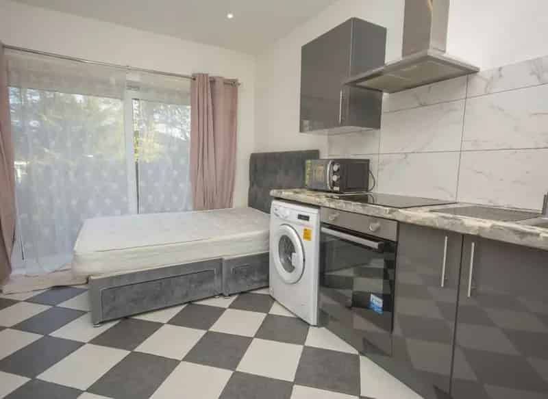 Ground Floor Studio Edgware Canons Park All Bills Included